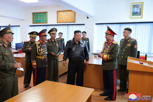 Ông Kim Jong Un cảnh báo quân đội cần sẵn sàng cho chiến tranh