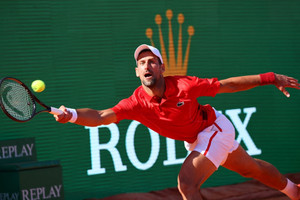 Djokovic vất vả lấy vé tứ kết Monte Carlo Masters