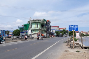 Cây cầu Vô Tình có tên gọi độc lạ nhất Việt Nam: Gắn liền với nhiều chiến tích lịch sử quan trọng, nay trở thành tuyến giao thông huyết mạch