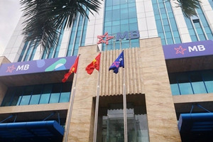 Thu ngoài lãi tăng đột biến, MBBank (MBB) báo lãi trước thuế giảm 11% vì nợ xấu tăng vọt