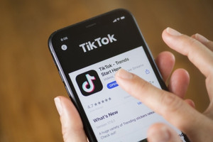 TikTok bị Mỹ cấm cửa: Sếp lớn từ chức để đi kiện, ‘máy hái tiền’ của Trung Quốc về tay ai?