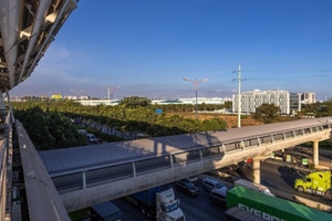 'Chạy nước rút' thi công xuyên lễ, hình hài những cây cầu đi bộ nối nhà ga Metro Bến Thành - Suối Tiên đã lộ rõ