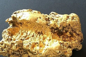 'Trúng mánh' nhờ đào được cục vàng 2kg, người đàn ông mất ngủ 3 đêm, có người trả giá 2,7 tỷ đồng vẫn chưa bán vì 1 lý do