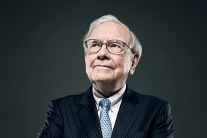 ‘Có nên nghe vợ khi mua cổ phiếu’: Warren Buffett có câu trả lời khiến cánh mày râu phải ‘lấy sách vở ghi chép’