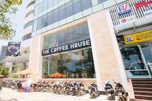 Sau 20 ngày xảy ra sự cố khách hàng bị đa chấn thương hôn mê sâu do kính rơi vào người, The Coffee House đã lên tiếng