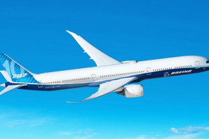 Máy bay Boeing 787-9 đột ngột giảm độ cao, phi hành đoàn cùng hơn 200 hành khách 'rơi tự do' mất kiểm soát, nhiều người bị hất văng lên nóc cabin