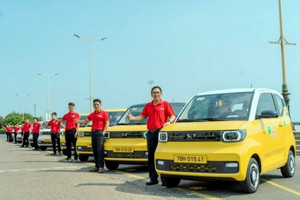 Taxi điện mini đầu tiên tại Việt Nam chính thức 'lăn bánh', giá cước chỉ 8.000 đồng/km