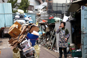 'Thảm cảnh' của người già Hàn Quốc: Cứ 10 người thì có 4 người gặp khó khăn kinh tế, 70 tuổi vẫn phải đi làm kiếm sống