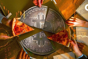 Dùng 10.000 Bitcoin mua 2 chiếc pizza, người đàn ông vô tình vứt đi 17.800 tỷ đồng