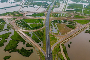 Nút giao hoa thị lớn gấp 5 lần sân vận động Mỹ Đình chưa thể thông xe sau 4 năm khởi công