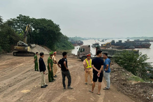 Công an đồng loạt kiểm tra bến thủy nội địa sau phản ánh của VietNamNet
