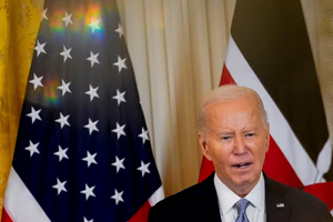 Bắt thủ phạm giả mạo Tổng thống Biden gây chi phối tình hình bầu cử Mỹ