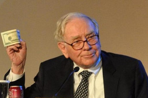 100 USD đầu tiên và chứng chỉ làm thay đổi cả cuộc đời 'thần chứng khoán' Warren Buffett: Muốn ‘thoát nghèo’, đây là việc đầu tiên phải làm