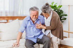 Người đàn ông 50 tuổi đột quỵ qua đời vì nhồi máu não: Bác sĩ khuyến cáo người cao tuổi và trung niên nên hạn chế làm 4 việc sau bữa tối