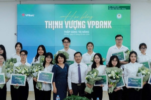 VPBank trao 1 tỷ đồng học bổng cho sinh viên tài năng