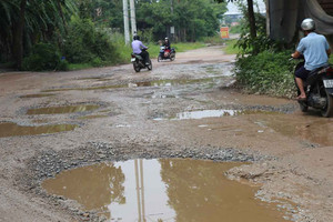 Dự án trăm tỷ đồng dở dang ở Vĩnh Phúc, dân nơm nớp qua đoạn đường 200m