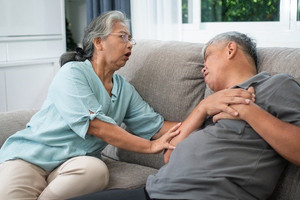 Người đàn ông 46 tuổi nhồi máu cơ tim qua đời sau tiệc rượu: Bác sĩ khuyến cáo nhóm người trung niên và cao tuổi tuyệt đối không làm 4 việc này sau khi uống rượu