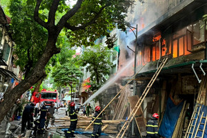 “Bà hỏa” rình rập ngõ nhỏ, phố nhỏ Hà Nội