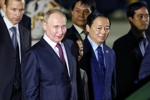 Tổng thống Nga Vladimir Putin đến Hà Nội, bắt đầu thăm cấp Nhà nước tới Việt Nam