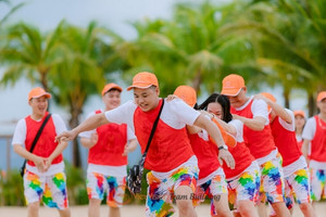 Lính mới lại là nhân viên nhỏ tuổi nhất, tôi sợ hãi với văn hóa team building ở công ty