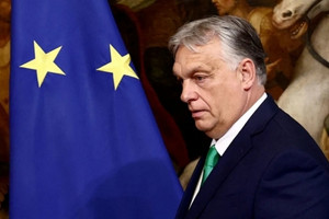 Bất ngờ: Đoàn xe hộ tống Thủ tướng Hungary gặp tai nạn sau trận đấu EURO 2024, 1 cảnh sát thiệt mạng