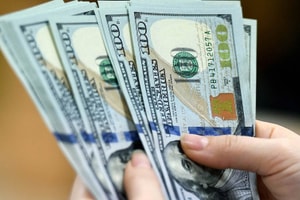 Giá USD tự do tiến sát mốc 26.000 đồng