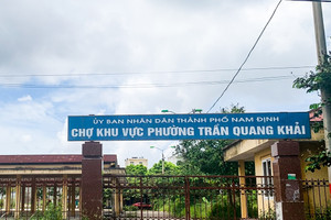 Chợ 4.000m2 ở Nam Định xây xong bỏ hoang, tiểu thương chỉ thích họp tại chợ cóc