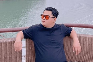 Không sinh được con gái, bố chán nản đặt tên khiến chàng trai khốn khổ nhiều năm