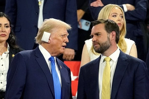 Đối tượng lên mạng đe dọa tính mạng ông Trump và ‘phó tướng’ bị bắt