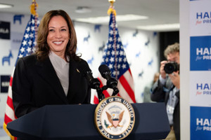 Bà Kamala Harris dẫn trước ông Donald Trump trong thăm dò mới