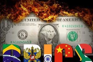 BRICS tổng lực ‘tấn công’ nhằm đẩy nhanh phi USD hóa, một quốc gia châu Á chính thức ủng hộ: Vị thế đồng bạc xanh sắp ‘lung lay’?