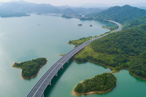 Láng giềng Việt Nam dùng công nghệ cao hoàn thiện thành công siêu cầu 60km ‘uốn quanh hồ’, đạt bước tiến xuất sắc cho ngành kỹ thuật - xây dựng