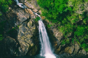 Dòng thác hoang sơ nằm sâu trong rừng nguyên sinh ít người biết đến, chỉ cách TP. Huế 40km