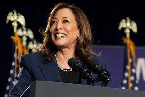 Với 99% phiếu ủng hộ, bà Kamala Harris chính thức là đối thủ của ông Trump