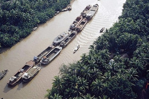 Việt Nam huy động 11.000 người di dời 900.000m3 đất đá với 676.000 ngày công, xây dựng nên 'thủy lộ xuất khẩu lúa gạo', 'yết hầu' của đất Chín Rồng