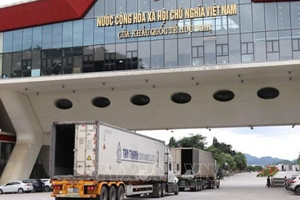 Xuất nhập khẩu qua các cửa khẩu Việt-Trung: Mừng nhiều hơn lo