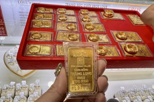 Giá vàng miếng SJC tiếp tục giảm sâu
