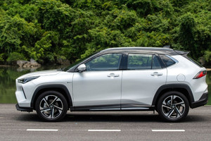 Dưới 800 triệu, nên mua xe hybrid hay xe điện để tối ưu chi phí và tiện lợi?