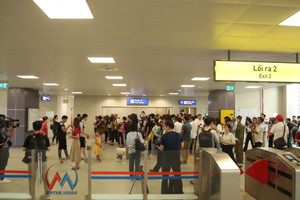 Sáng đầu tiên vận hành, tàu điện Nhổn – Ga Hà Nội đón 8.709 lượt khách