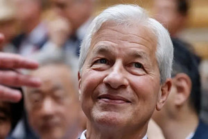 CEO JPMorgan ‘phớt lờ’ biến động thị trường, khẳng định việc cắt giảm lãi suất không phải là vấn đề lớn