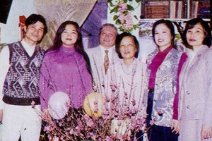 Gia đình đại trí thức ở Việt Nam có 5 cha con là giáo sư, phó giáo sư, tiến sĩ, dâu rể cũng đều là giáo sư, nhà giáo, cán bộ cao cấp trong quân đội