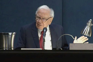 Warren Buffett bất ngờ có động thái lạ với cổ phiếu Apple, thị trường lập tức dậy sóng