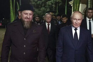 Ông Putin bất ngờ tới Chechnya, gặp binh sĩ sắp triển khai chiến đấu ở Ukraine