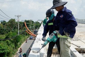 Xây cầu Nam Lý giảm gần 200 tỷ đồng, cấp tập thi công để thông xe trong tháng 9