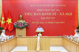 Thủ tướng chủ trì phiên họp thứ ba Tiểu ban Kinh tế - xã hội Đại hội XIV của Đảng