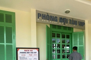 Trễ tàu, hành khách nước ngoài được mời vào phòng VIP rồi bị thu phí: Đường sắt Nha Trang lên tiếng