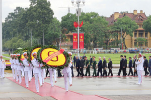 Chùm ảnh: Lãnh đạo Đảng, Nhà nước vào Lăng viếng Chủ tịch Hồ Chí Minh nhân dịp 79 năm Quốc khánh 2/9