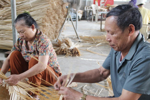 Cựu binh Nghệ An một mình đi khắp nơi học hỏi, đưa hàng mây tre đan ra thế giới