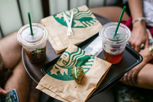 Nguyên nhân nào khiến The Coffee House và Starbucks lần lượt rút lui?