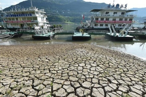 Huy động 31 tên lửa để gọi mưa, ‘cứu sống’ thành phố có diện tích lớn nhất Trung Quốc